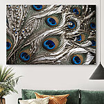 Obraz Pawie pióra ozdobione kroplami rosy