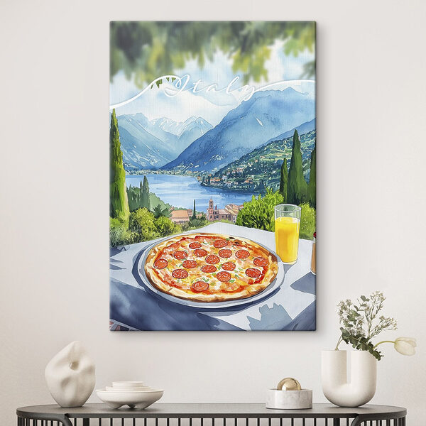 Pizza i sok na stole z górami i drzewami Obraz Pizza i sok na stole z górami i drzewami